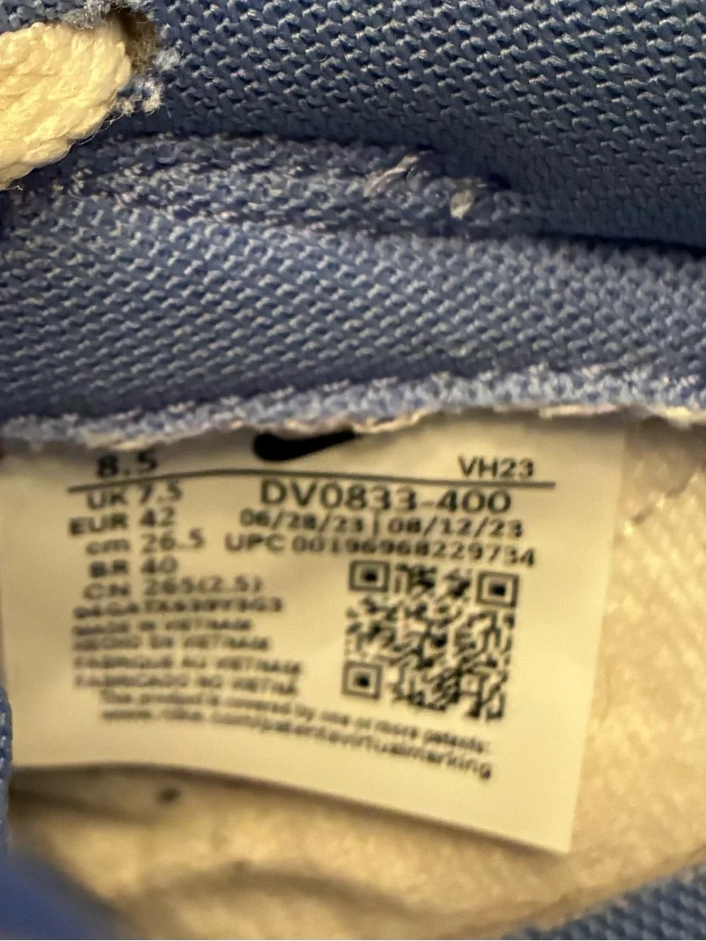 Nike Men's Blue and White Low-Top Sneakers